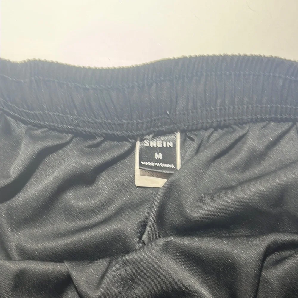 SHEIN Black Elastic Waist Shorts - Picture 2 of 3